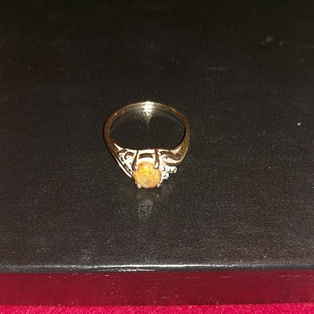 Womans gold ring with yellow Topaz (8)